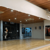 佐賀県三養基郡のダンススタジオに大型鏡･連張り鏡を取り付けた事例