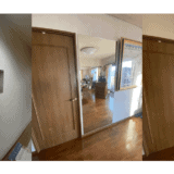 福岡県久留米市のマンションに鏡を取り付けた事例「玄関やリビングの壁に姿見鏡をつけたい」