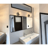 佐賀県佐賀市の洗面鏡取り付け事例「新築住宅の洗面台に枠付きの大きな鏡をつけたい」